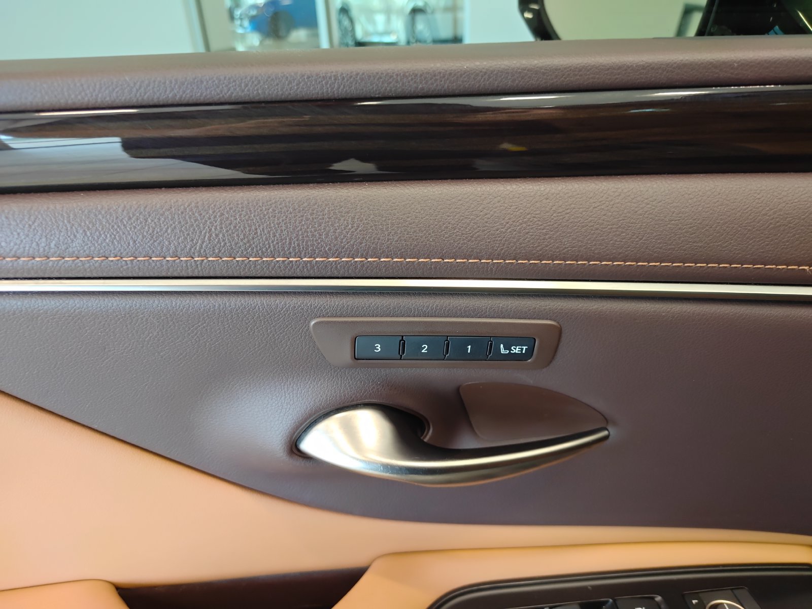 Used 2019 Lexus ES 300h w/ Premium Package FWD image 25