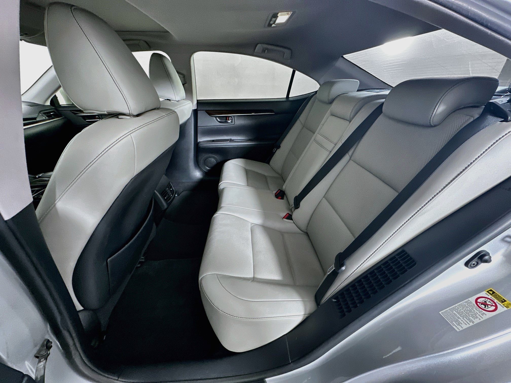 Used 2018 Lexus ES 300h w/ Navigation Package FWD image 30