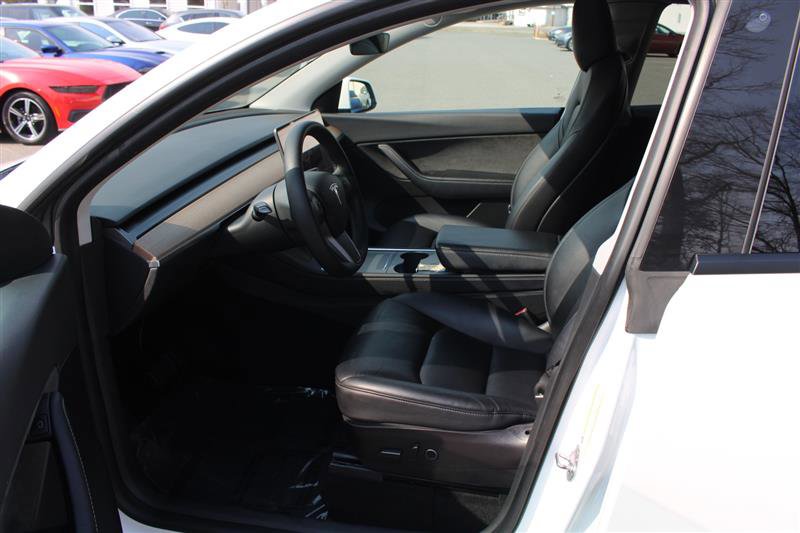 Used 2022 Tesla Model Y Long Range image 11
