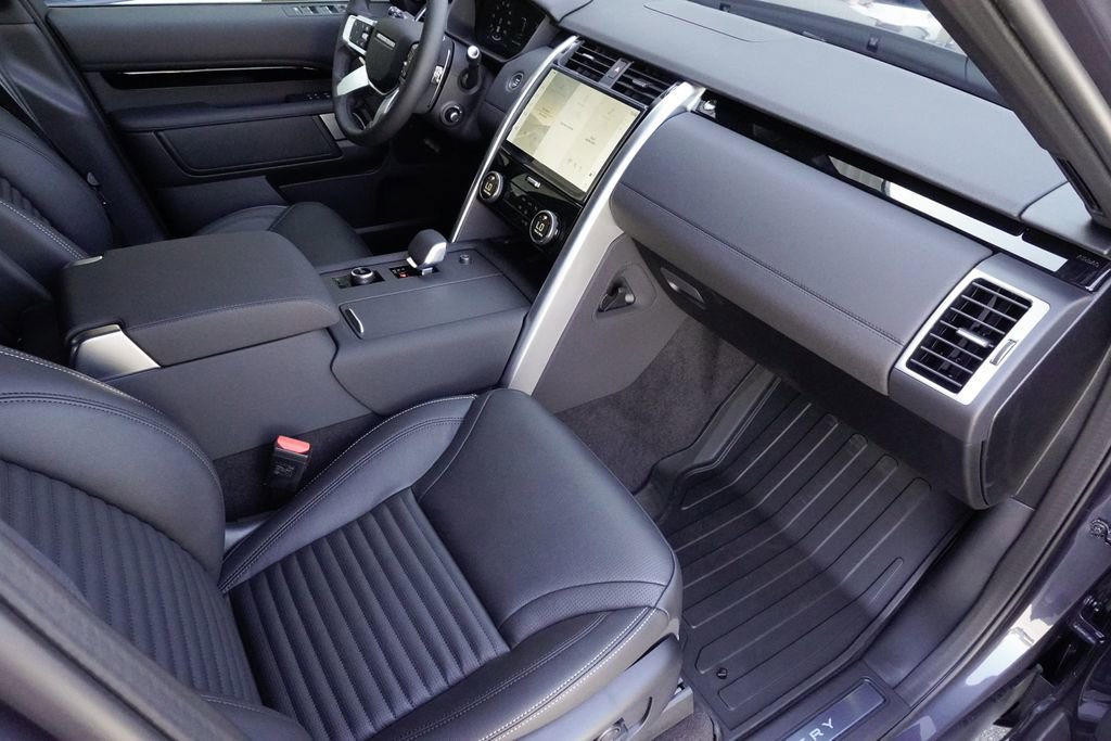 New 2026 Land Rover Discovery S AWD/4WD image 22