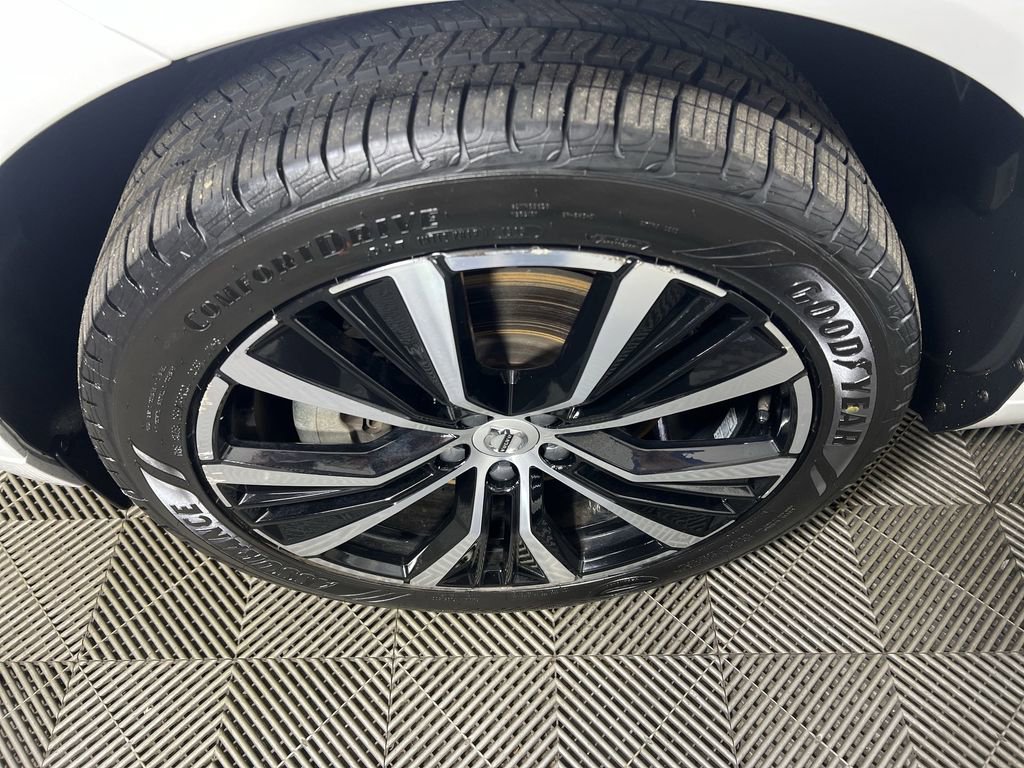 Used 2023 Volvo XC60 B6 Ultimate image 33