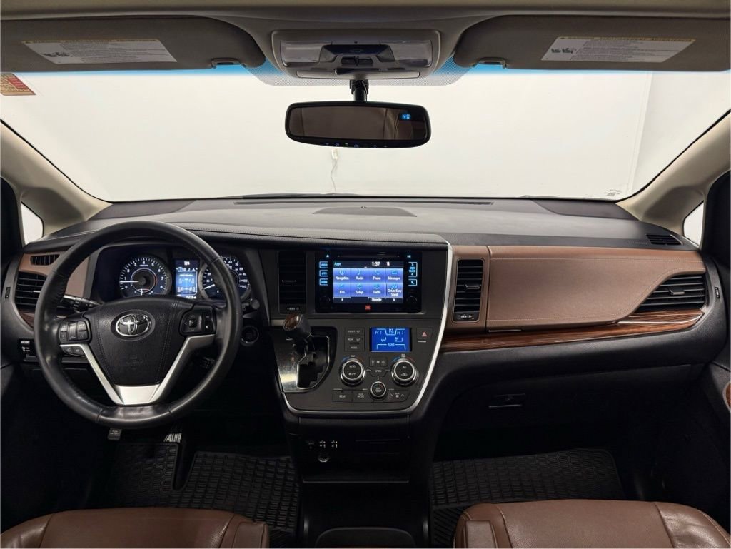 Used 2015 Toyota Sienna Limited image 28