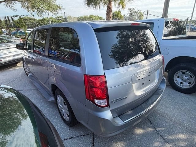 Used 2018 Dodge Grand Caravan SE w/ UConnect Hands-Free Group FWD image 4