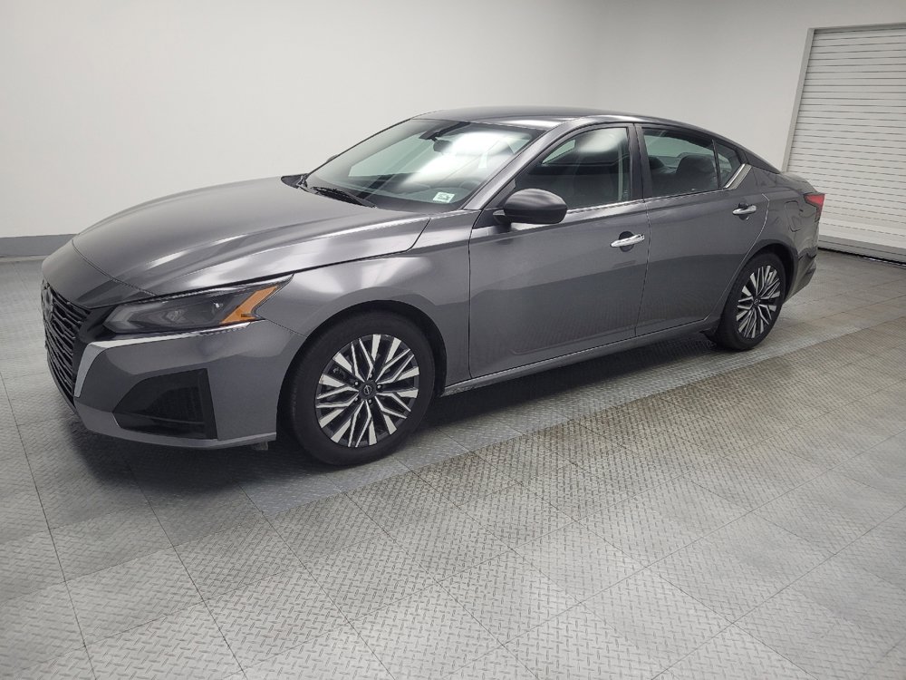 Used 2024 Nissan Altima 2.5 SV image 2