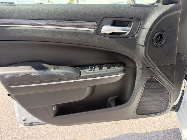 Used 2022 Chrysler 300 Touring L RWD image 11