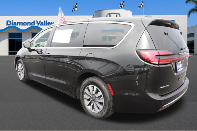 Used 2023 Chrysler Pacifica Touring-L image 4