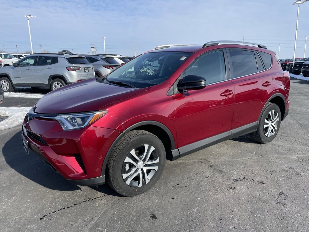 Used 2018 Toyota RAV4 LE image 6