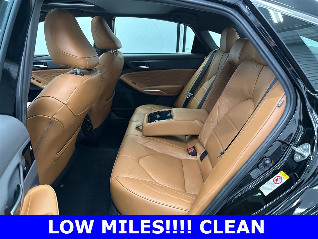 Used 2019 Toyota Avalon Limited image 21