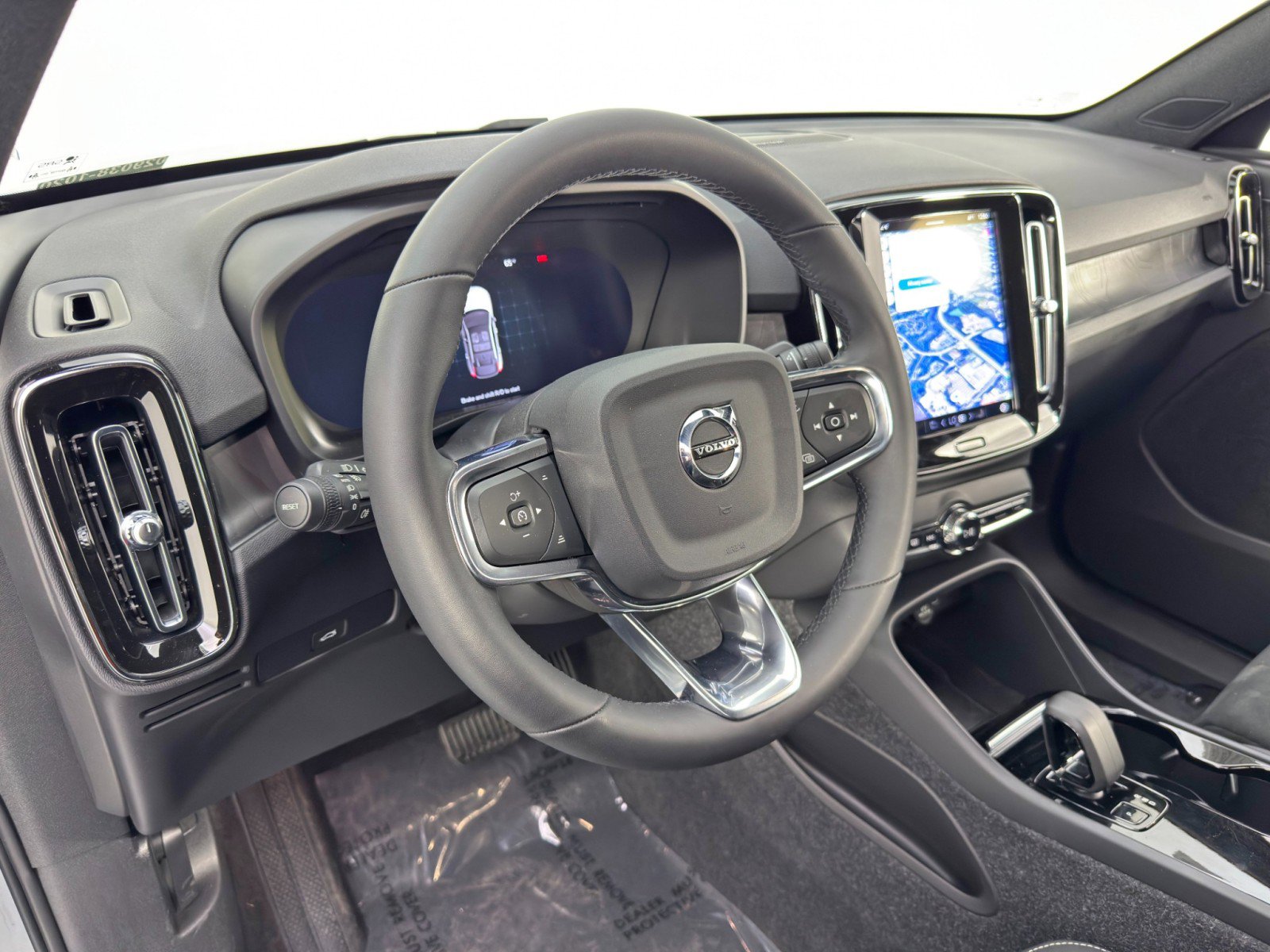 Used 2023 Volvo C40 P8 Recharge Ultimate image 13