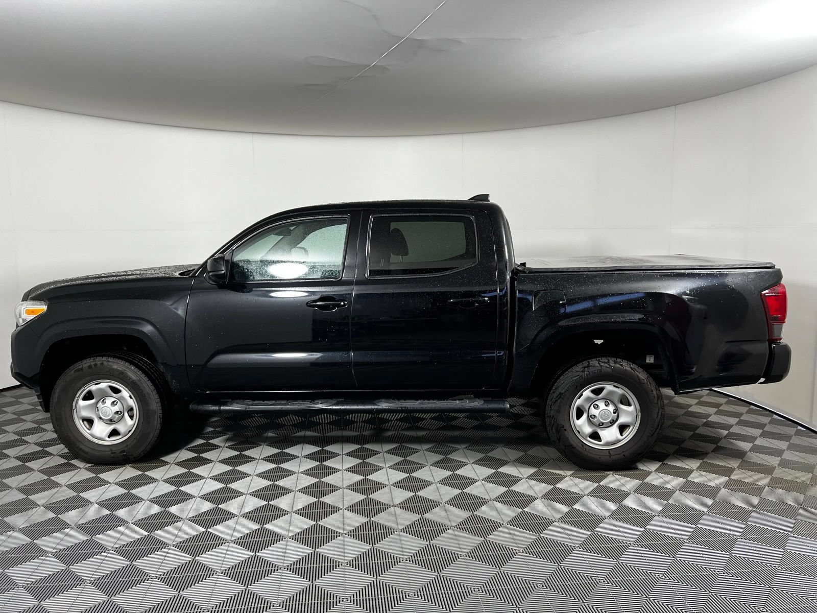 Used 2020 Toyota Tacoma SR w/ SR Convenience Package RWD image 8