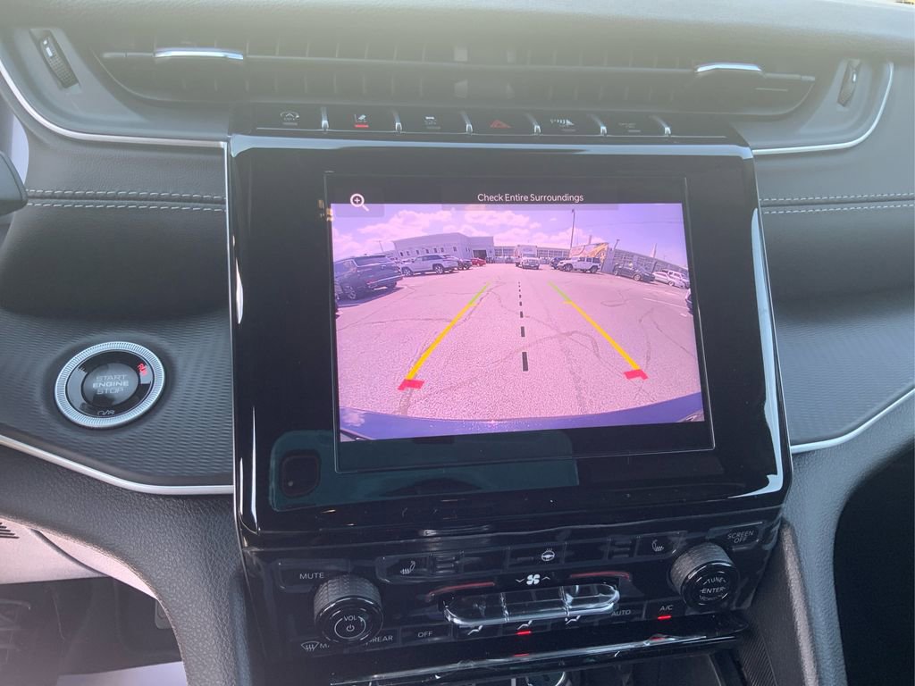 New 2025 Jeep Grand Cherokee L Altitude image 24