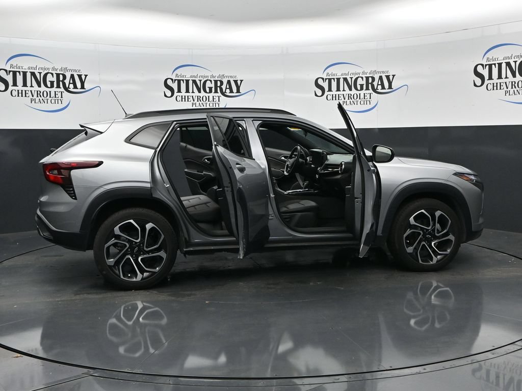 Used 2024 Chevrolet Trax RS w/ Sunroof Package FWD image 36