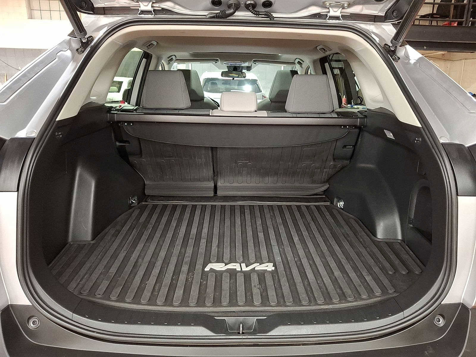Used 2021 Toyota RAV4 XLE image 21