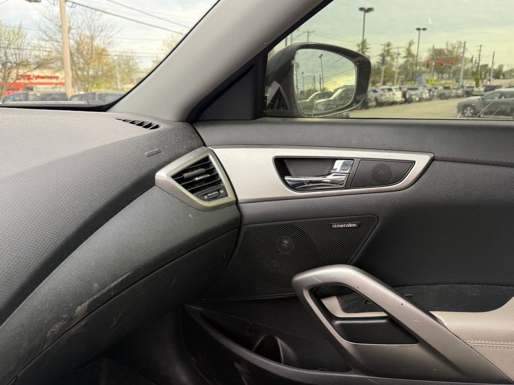 Used 2013 Hyundai Veloster w/ Style Pkg image 21