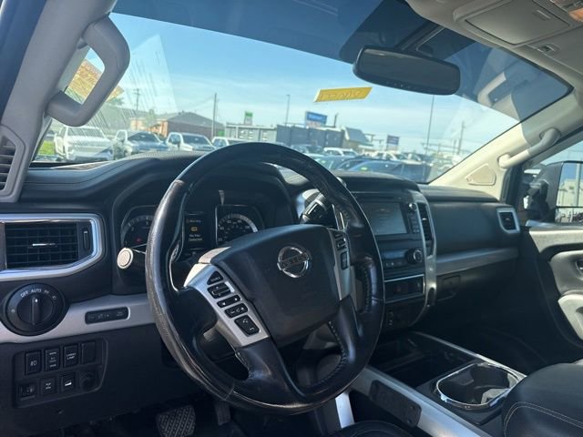 Used 2016 Nissan Titan PRO-4X w/ Pro-4x Convenience Package AWD/4WD image 12