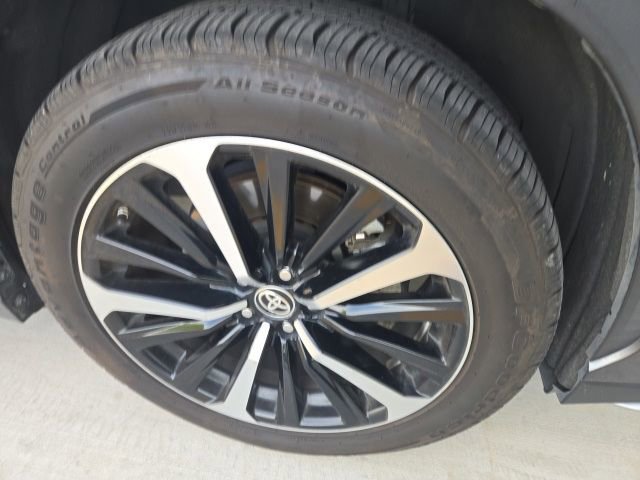 Used 2021 Toyota Highlander XSE image 17