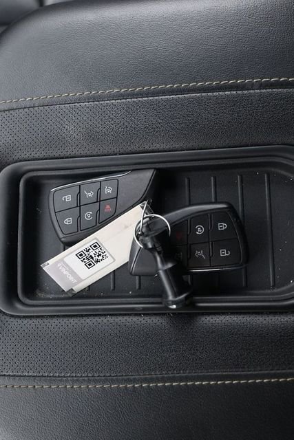 Used 2023 Chevrolet Suburban Premier image 9