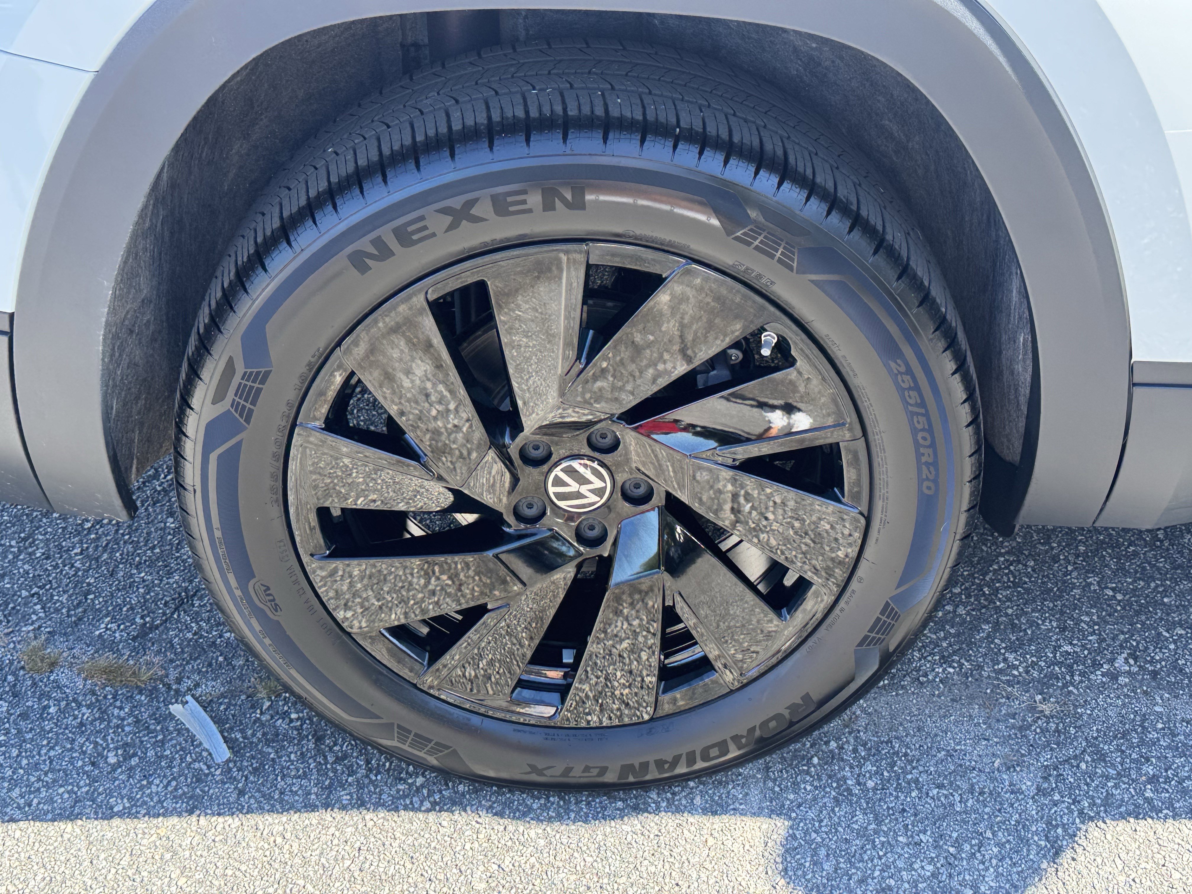 Used 2025 Volkswagen Atlas SE image 17