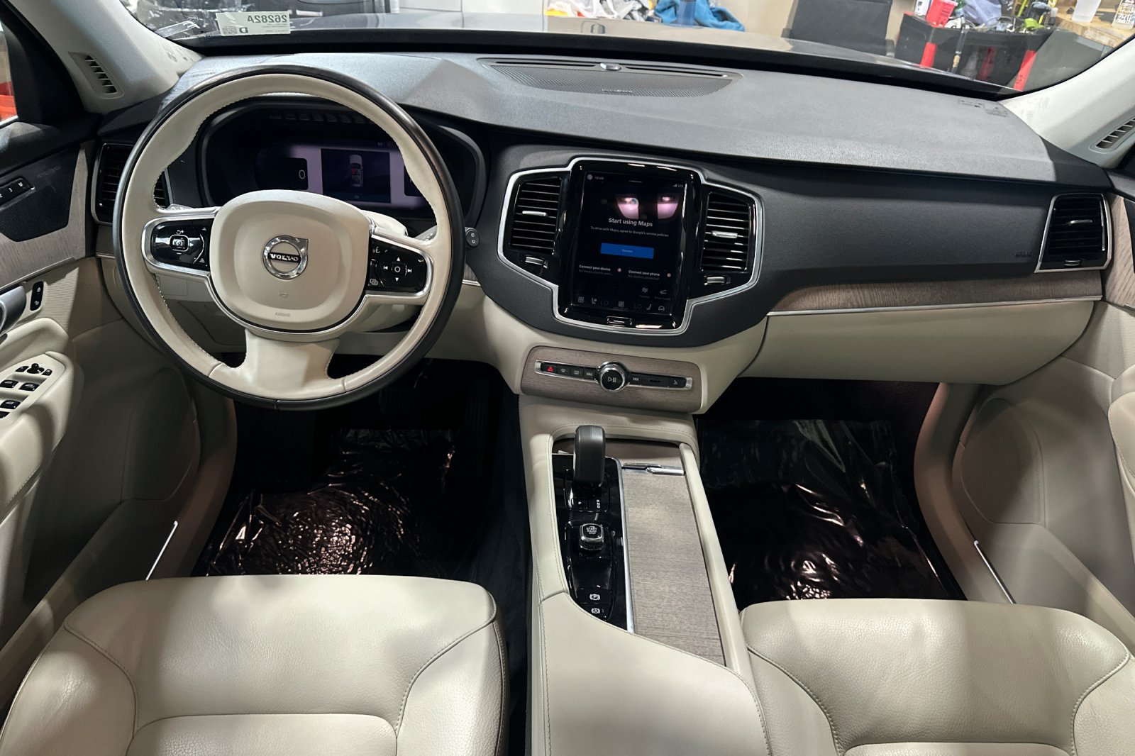 Used 2024 Volvo XC90 B6 Plus w/ Protection Package Premier AWD/4WD image 3