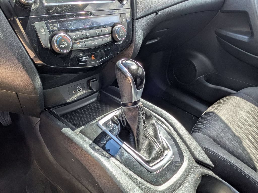 Used 2020 Nissan Rogue SV AWD/4WD image 18