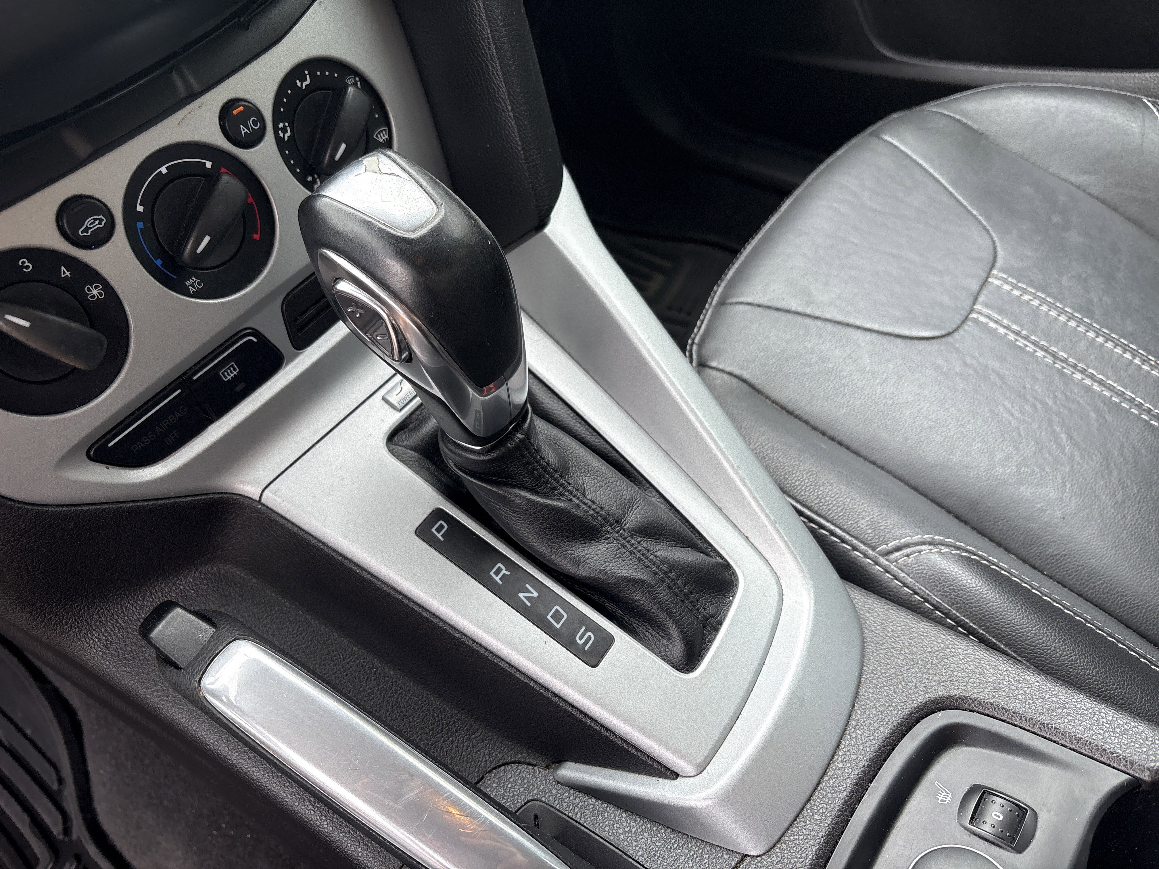 Used 2013 Ford Focus SE FWD image 23