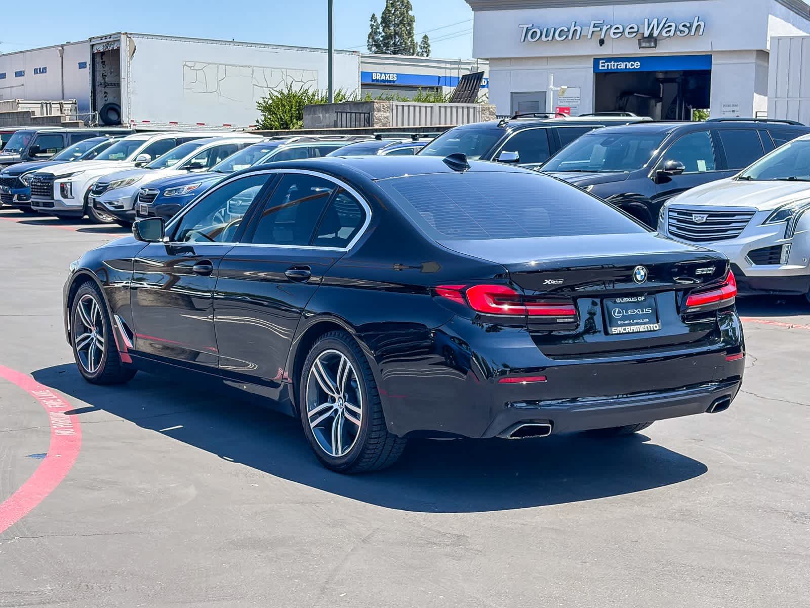 Used 2021 BMW 530i xDrive w/ Premium Package AWD/4WD image 2