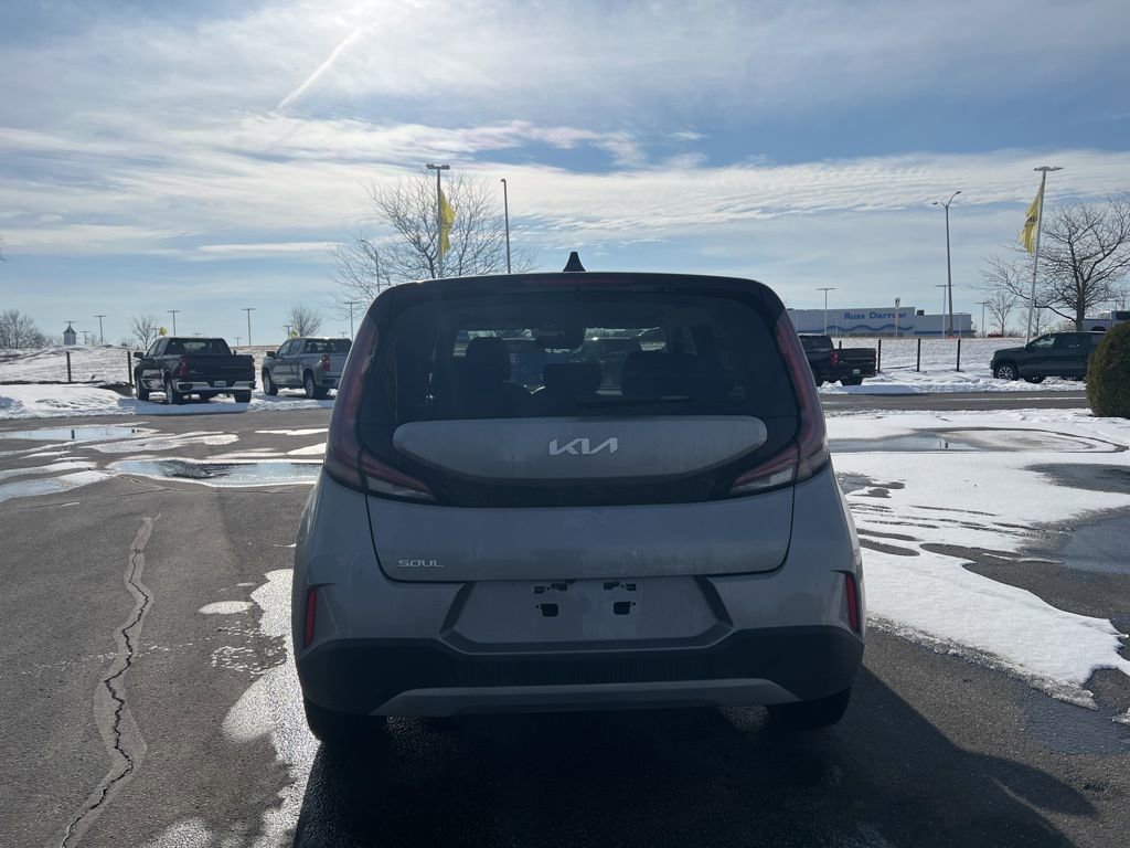 Used 2025 Kia Soul LX w/ LX Technology Package image 4