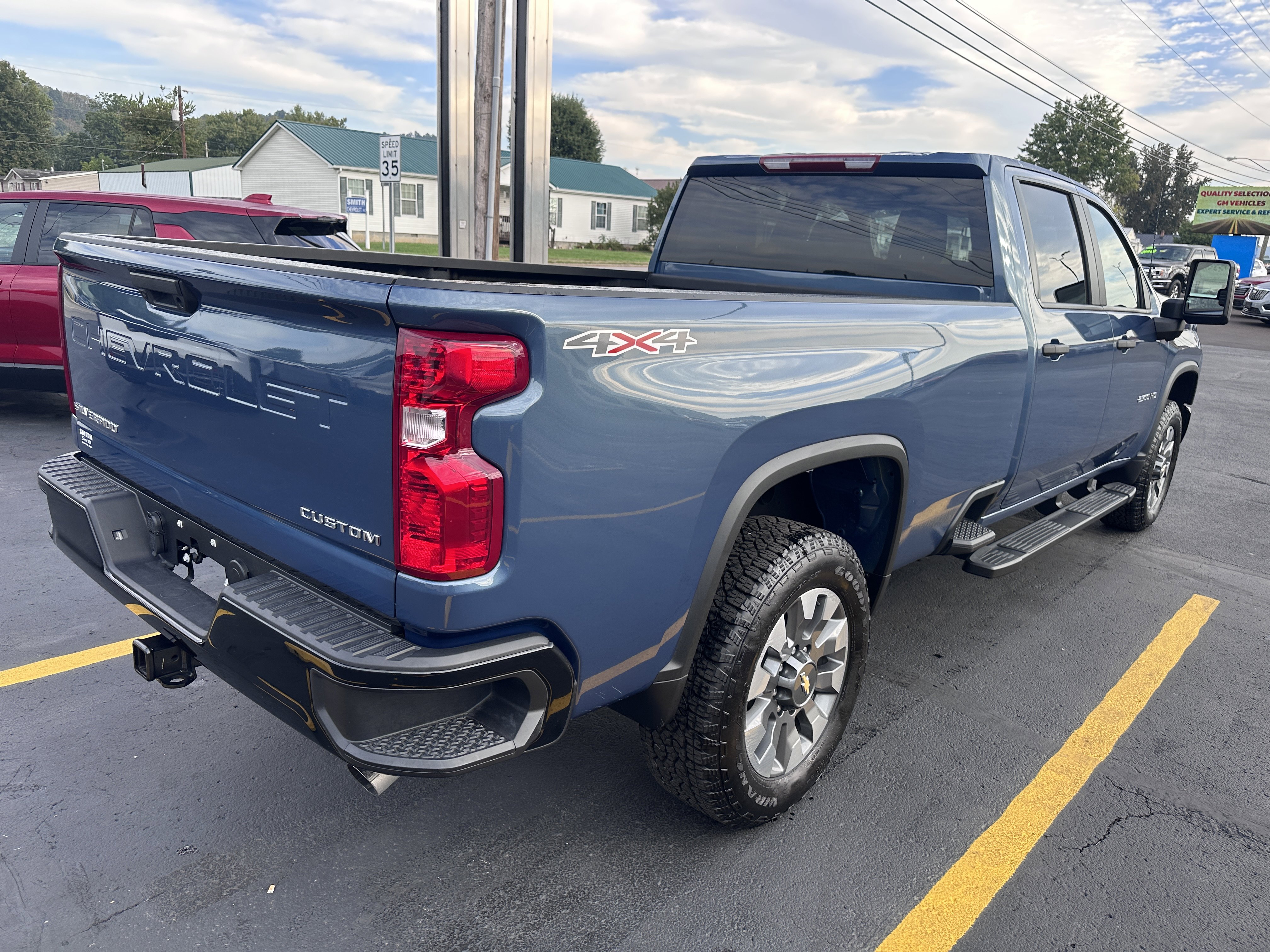 Used 2025 Chevrolet Silverado 2500 Custom image 3