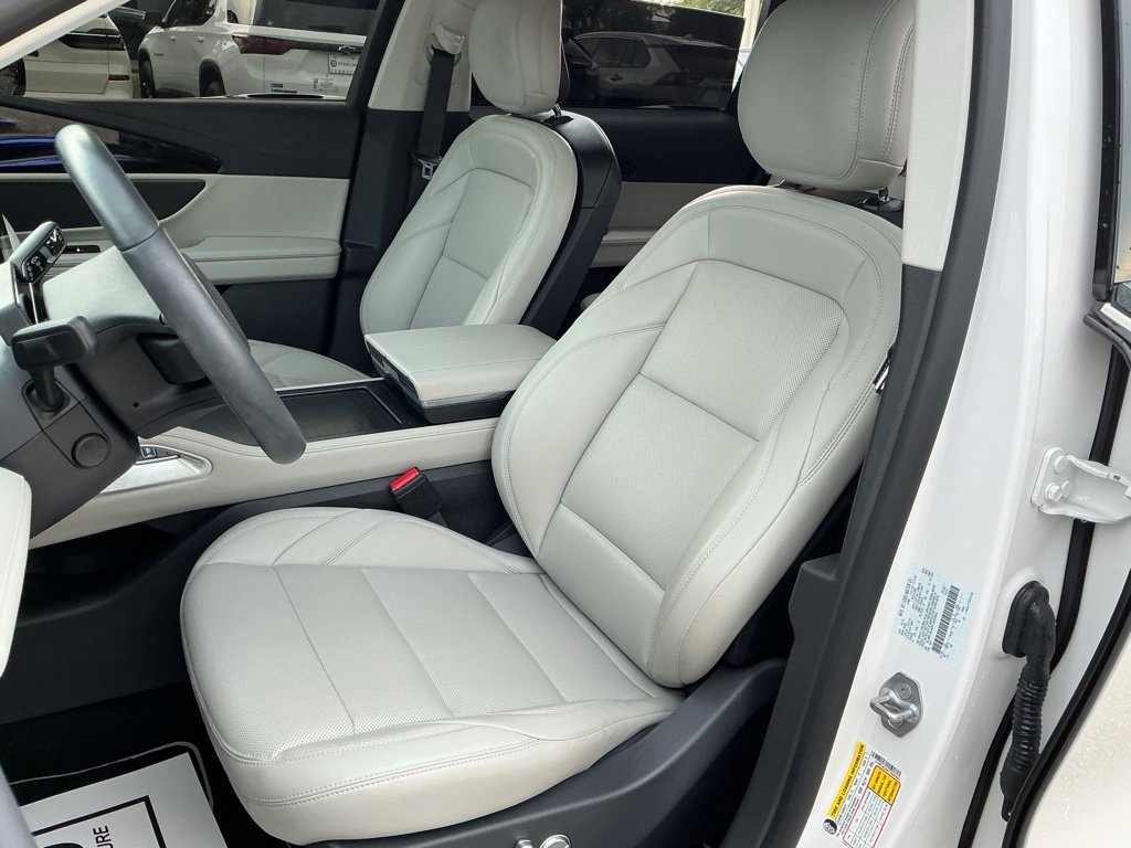 Used 2026 Lincoln Nautilus Premier AWD/4WD image 34