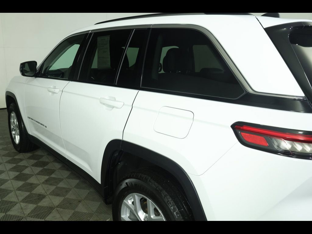 Used 2024 Jeep Grand Cherokee Limited image 18