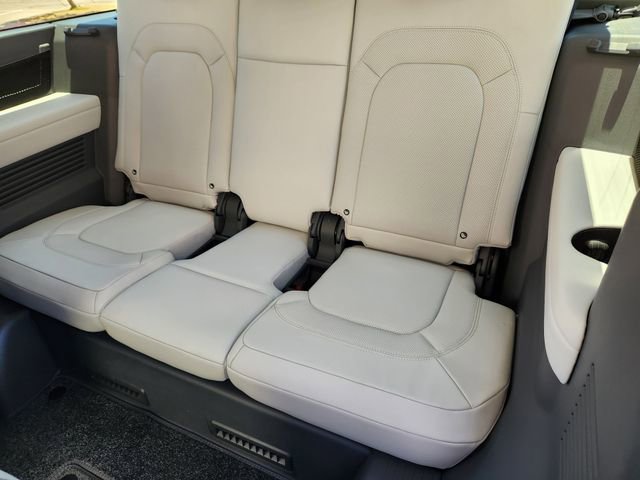 New 2025 Land Rover Defender 130 X-Dynamic SE image 21