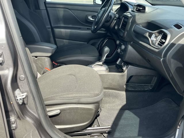 Used 2020 Jeep Renegade Altitude FWD image 22