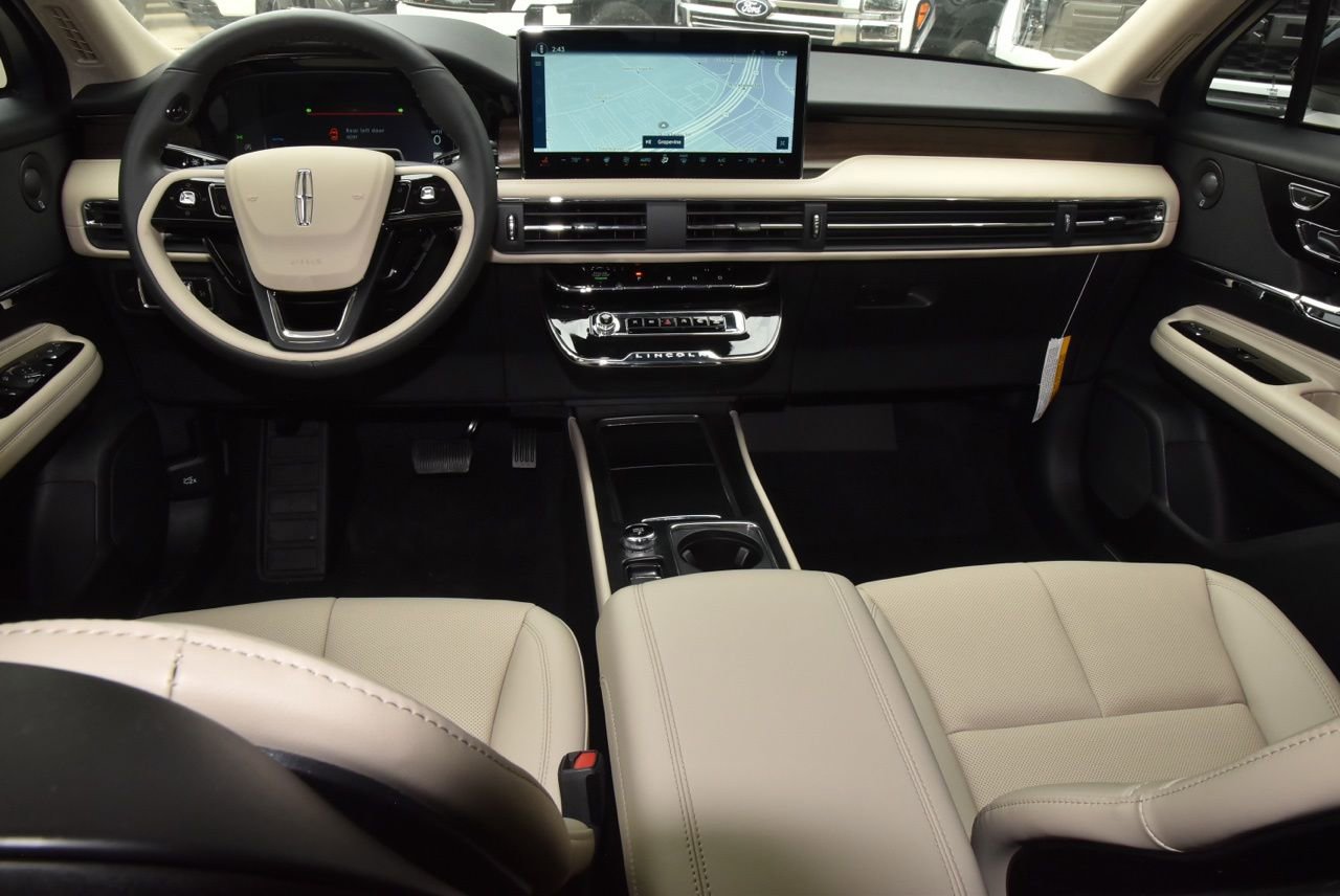 New 2026 Lincoln Corsair Reserve FWD image 16
