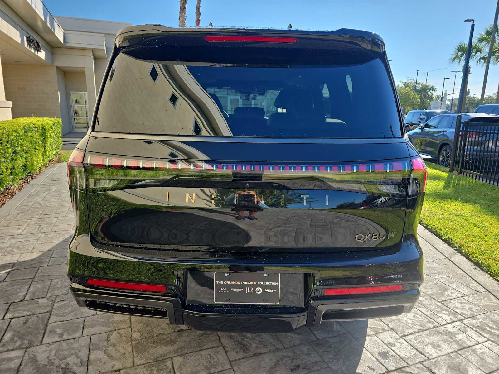 New 2026 INFINITI QX80 Autograph w/ Premium Cargo Package image 5