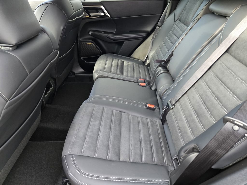 New 2026 Mitsubishi Outlander SE image 21