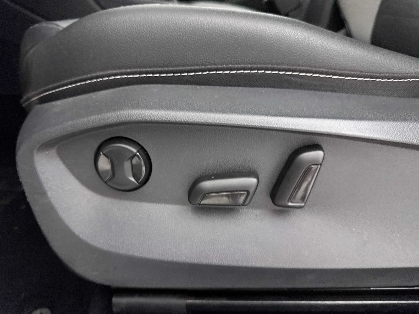 Used 2022 Volkswagen Taos SEL w/ Panoramic Sunroof Package FWD image 25