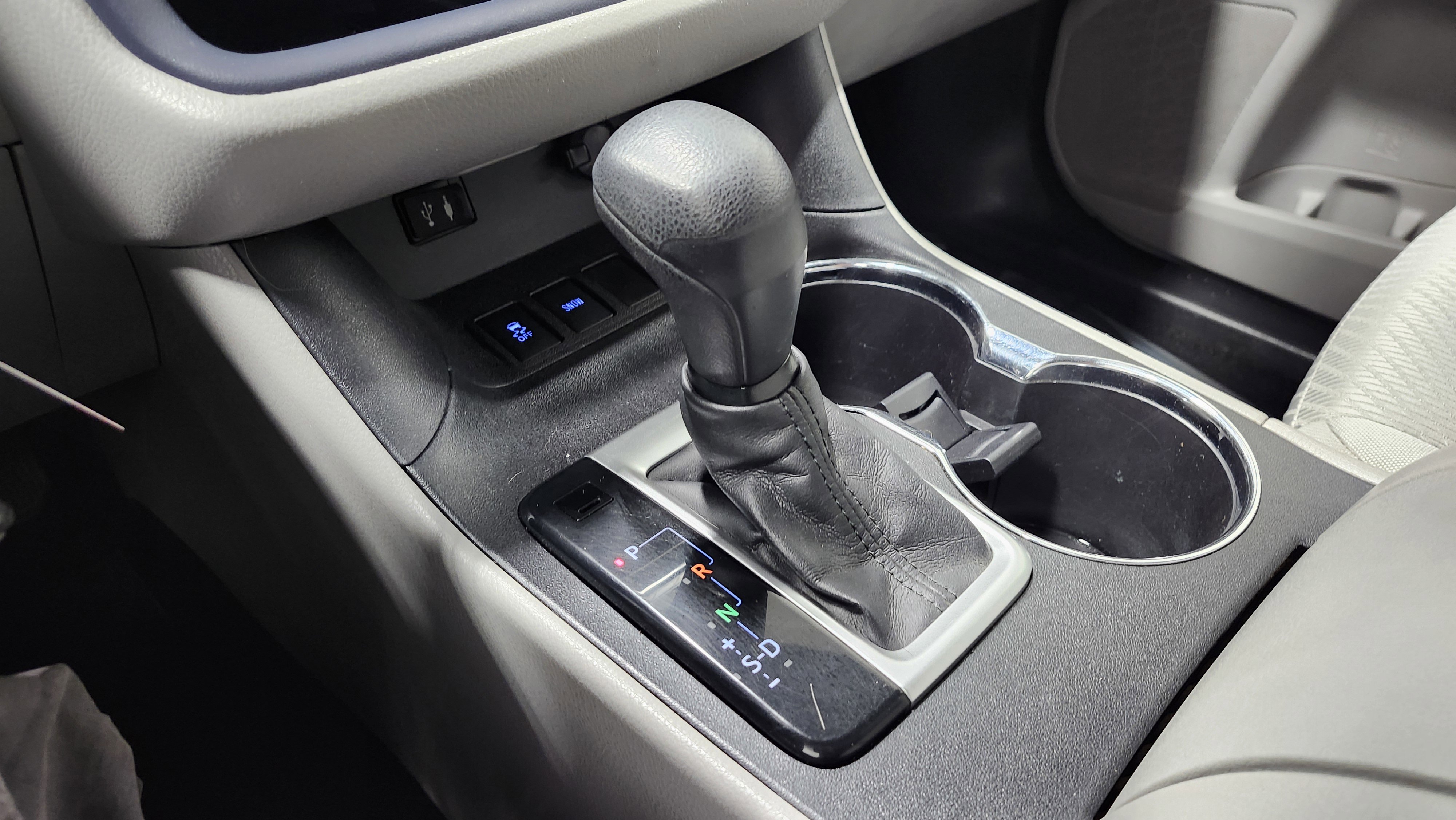 Used 2015 Toyota Highlander LE image 30