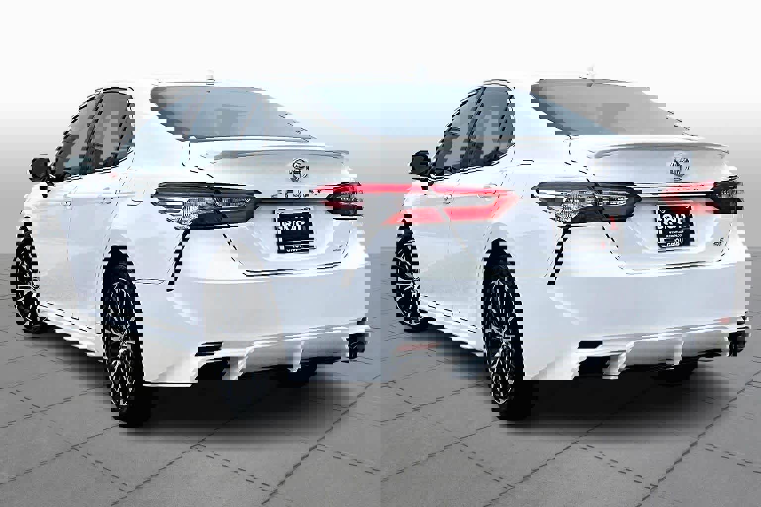 Used 2020 Toyota Camry SE image 11