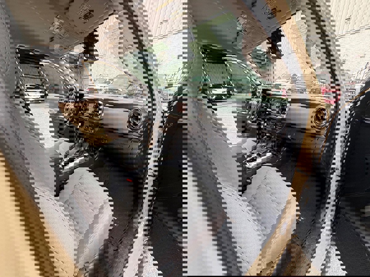 Used 2019 Toyota Tacoma SR5 RWD image 16