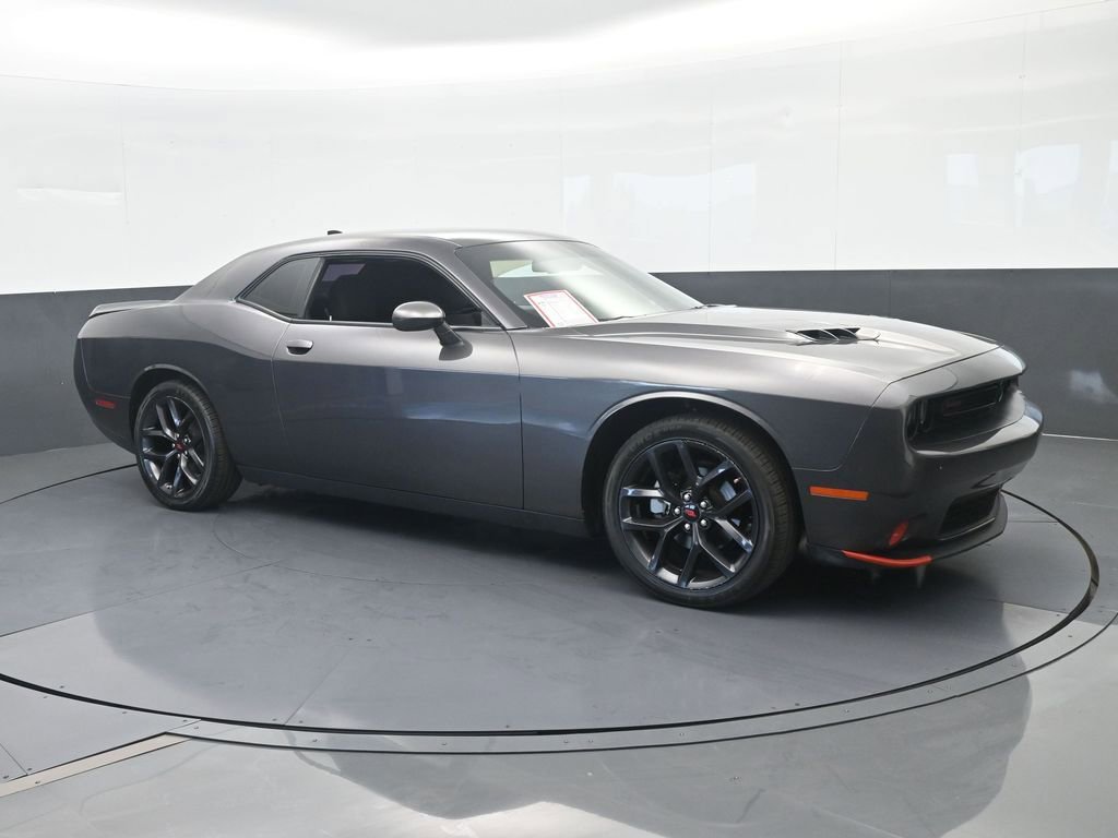 Used 2022 Dodge Challenger SXT w/ Driver Convenience Group RWD image 8