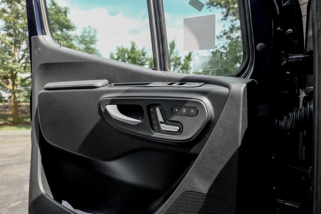 Used 2025 Mercedes-Benz Sprinter 2500 image 13