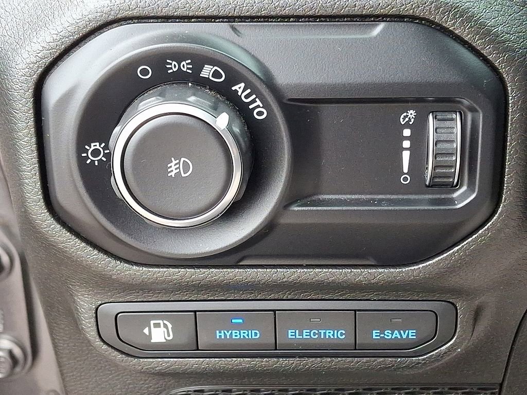 Used 2023 Jeep Wrangler Unlimited w/ Cold Weather Group image 29