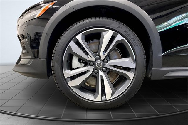 New 2026 Volvo V60 B5 Cross Country Plus w/ Protection Package Premier image 14