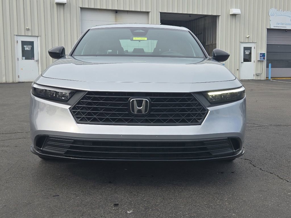 Used 2025 Honda Accord Sport image 2
