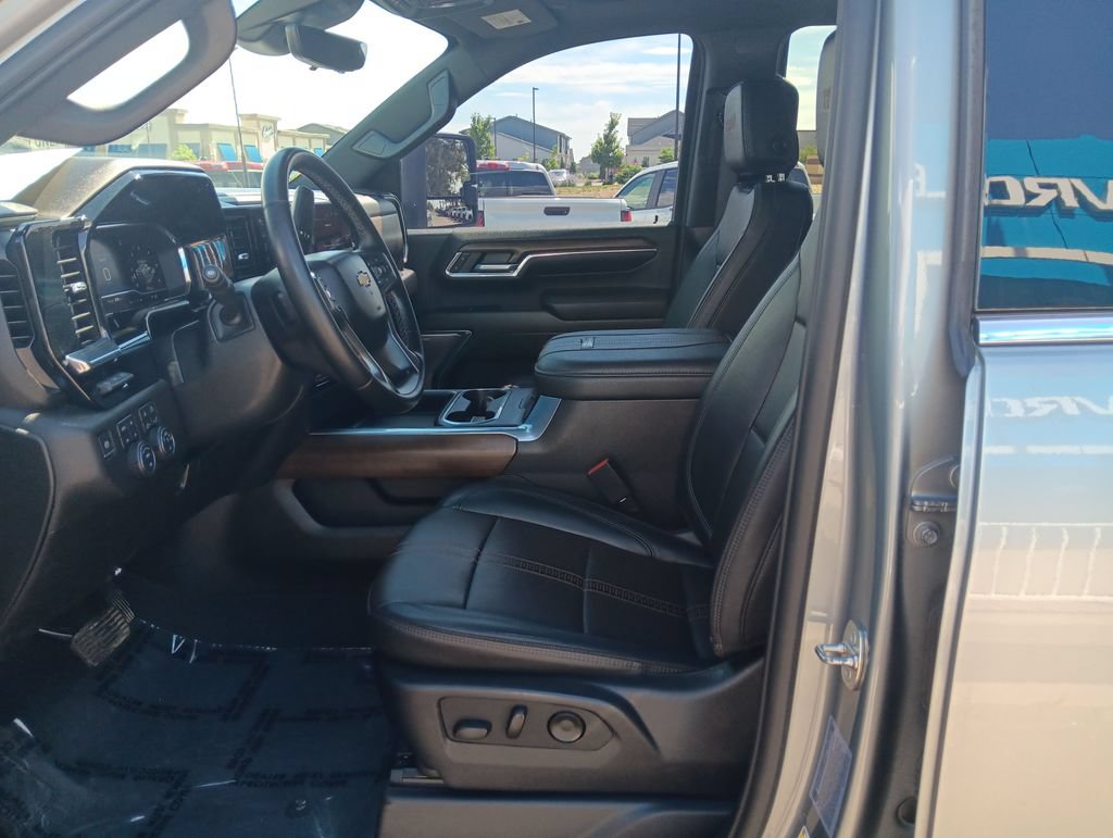 Used 2024 Chevrolet Silverado 2500 High Country w/ High Country Premium Package AWD/4WD image 8