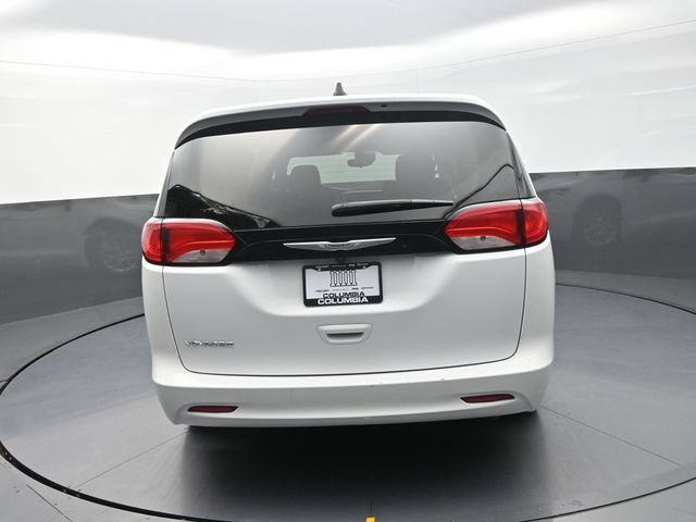 Used 2023 Chrysler Voyager LX FWD image 8