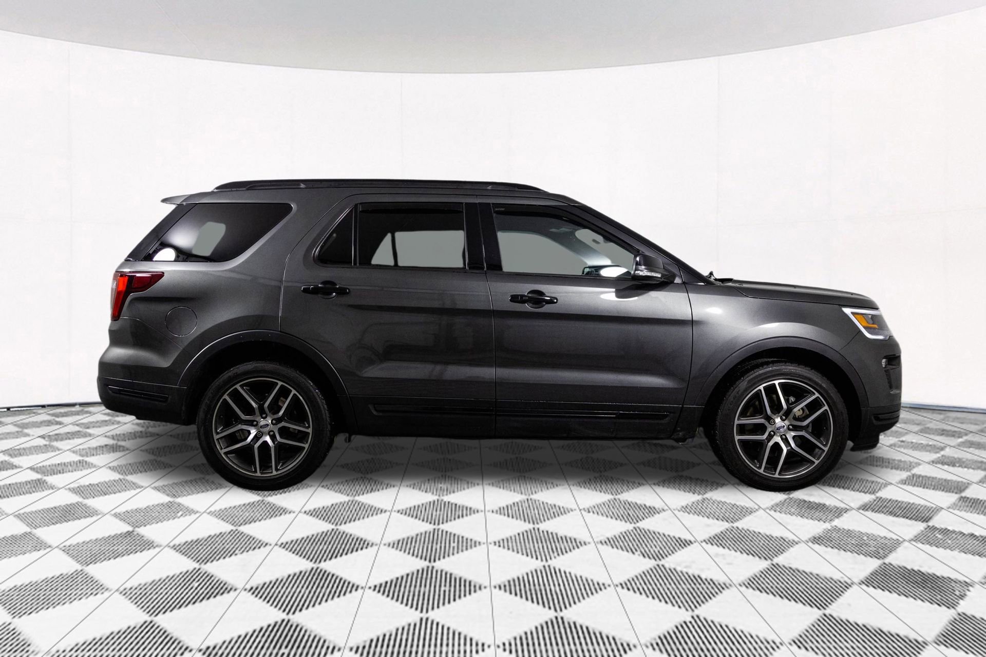 Used 2018 Ford Explorer Sport image 17