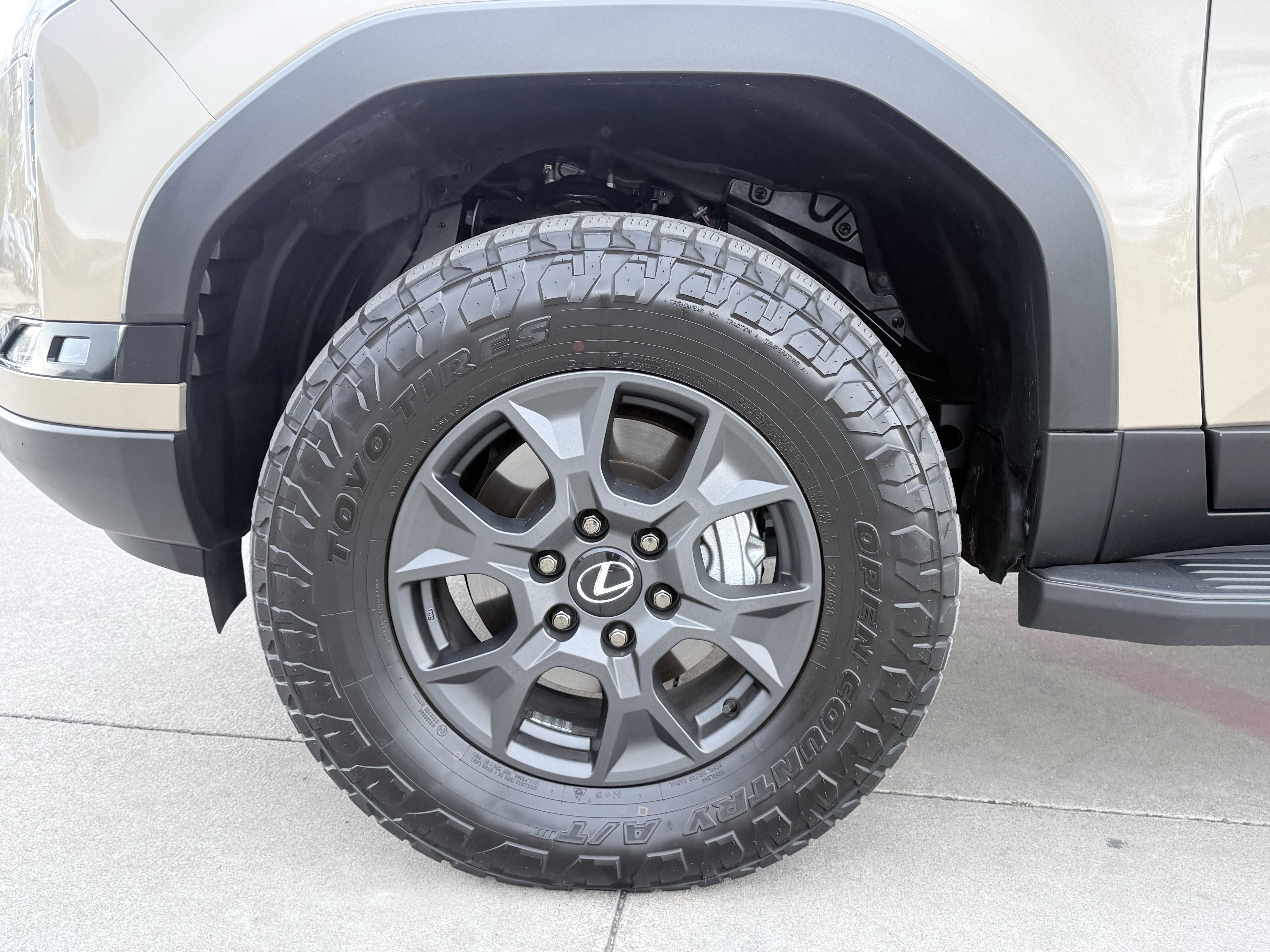 Used 2025 Lexus GX 550 image 23