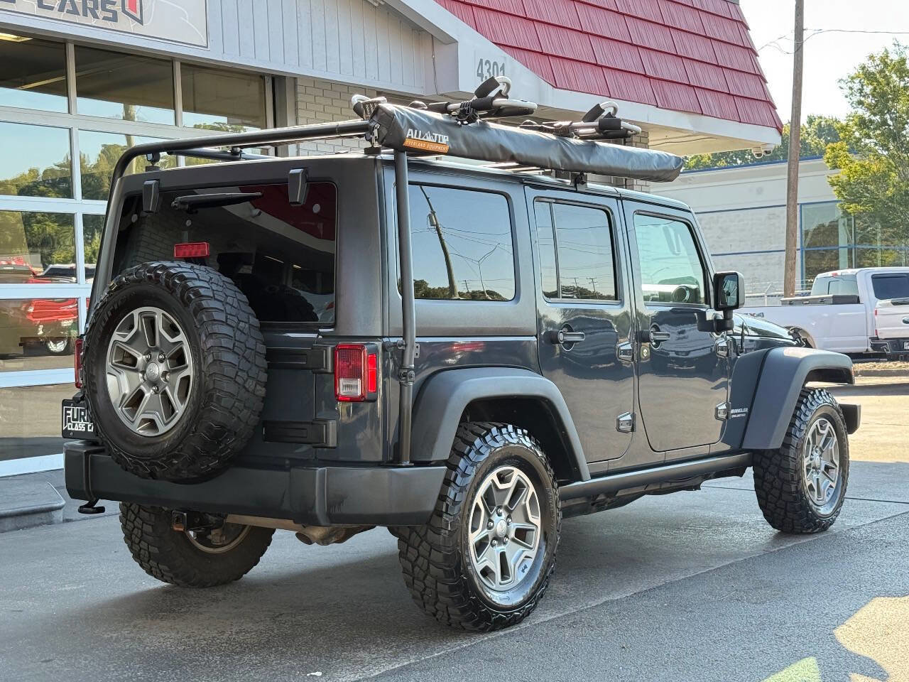 Used 2017 Jeep Wrangler Unlimited Rubicon w/ Cold Weather Group image 3