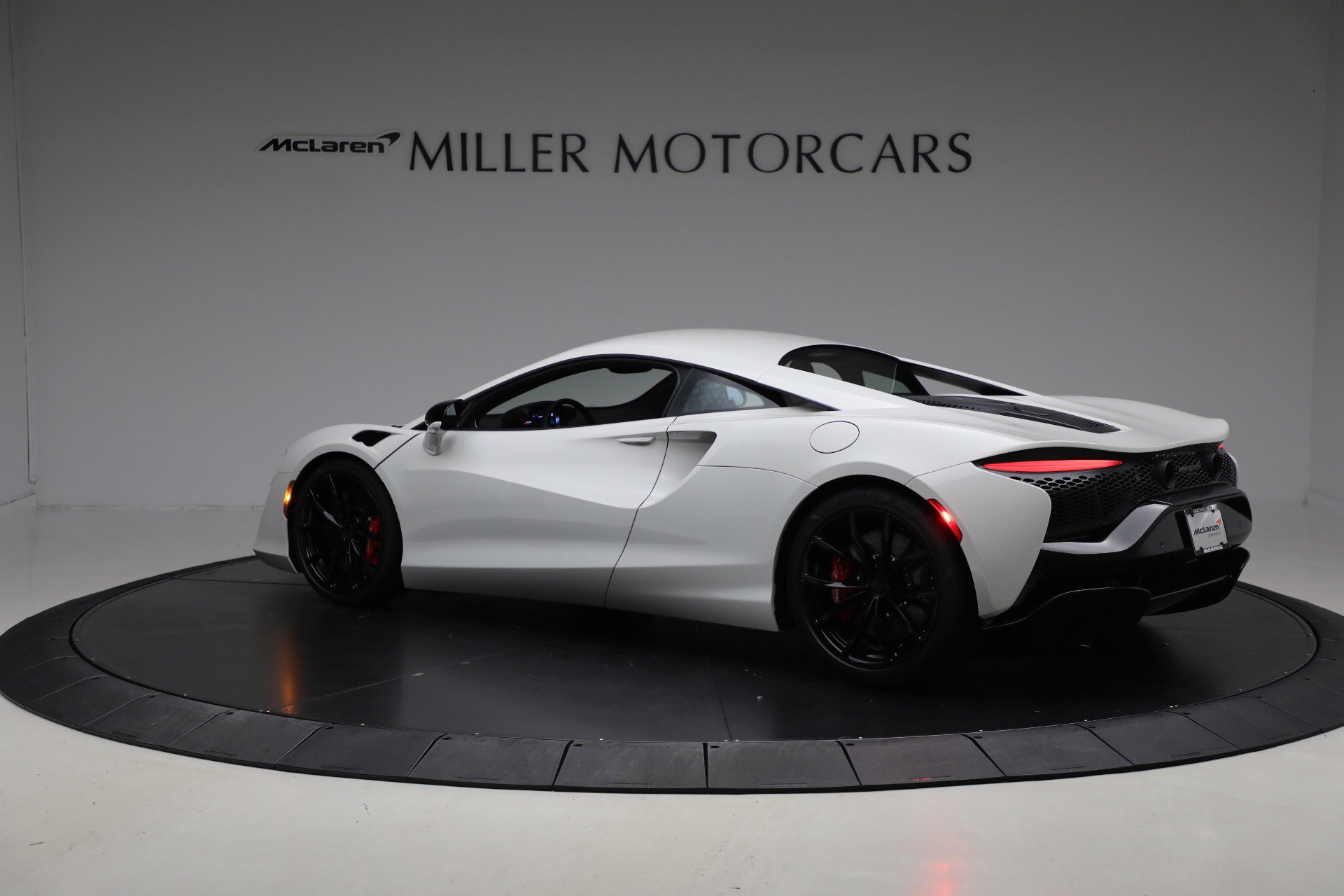 New 2026 McLaren Artura image 4